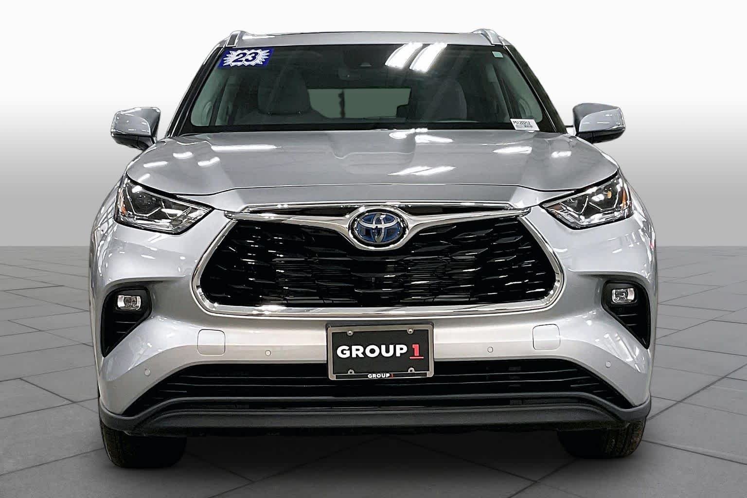 Used 2023 Celestial Silver Metallic Toyota Hybrid Limited image 4