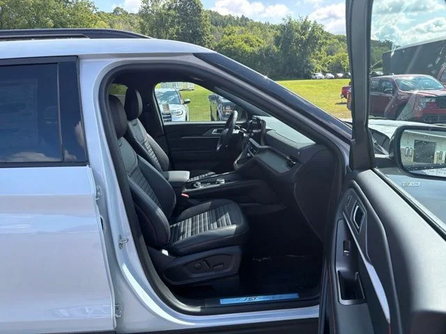 New 2026 Space White Metallic Ford ST-Line image 34