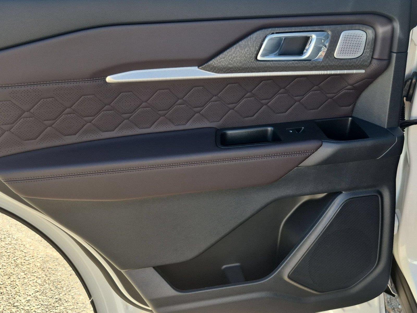 New 2027 Star White Metallic Tri-Coat Ford Platinum™ image 29