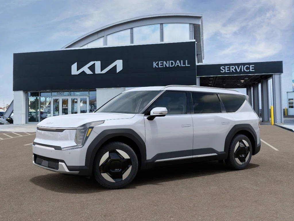 New 2026 Glacial White Pearl Kia Wind AWD image 3