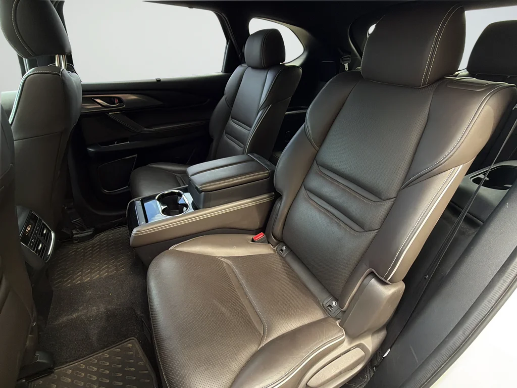 Used 2020 White Mazda Signature image 29