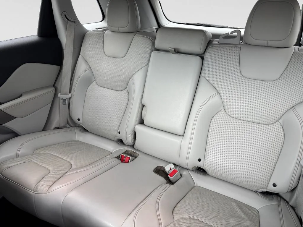 Used 2019 Gray Jeep Limited image 13