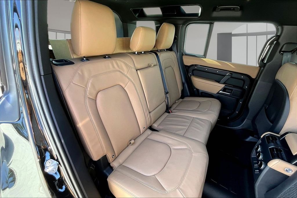 New 2026 SANTORINI BLACK Land Rover X-Dynamic SE image 10