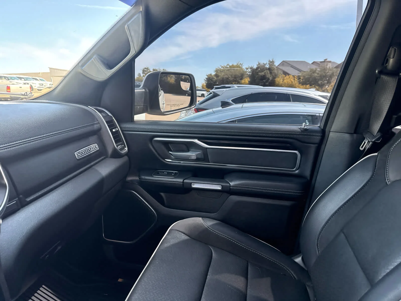 Used 2020 Ivory White Tri-Coat Pearlcoat Ram Laramie image 15