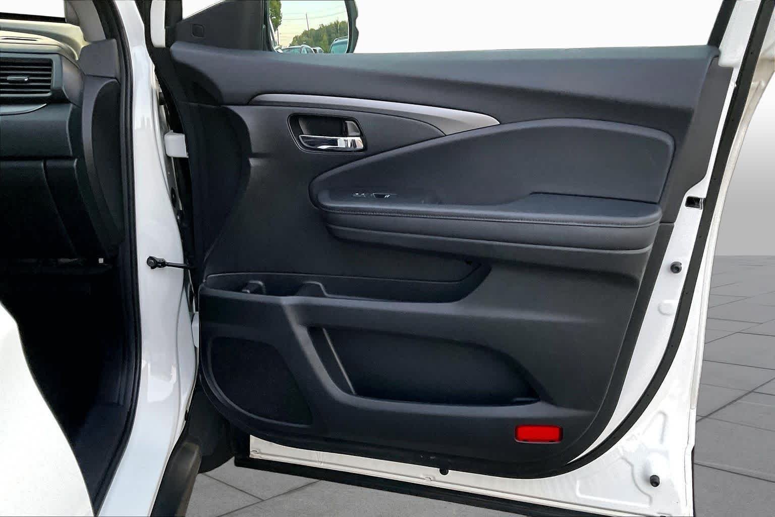 Used 2021 Platinum White Pearl Honda EX-L image 22