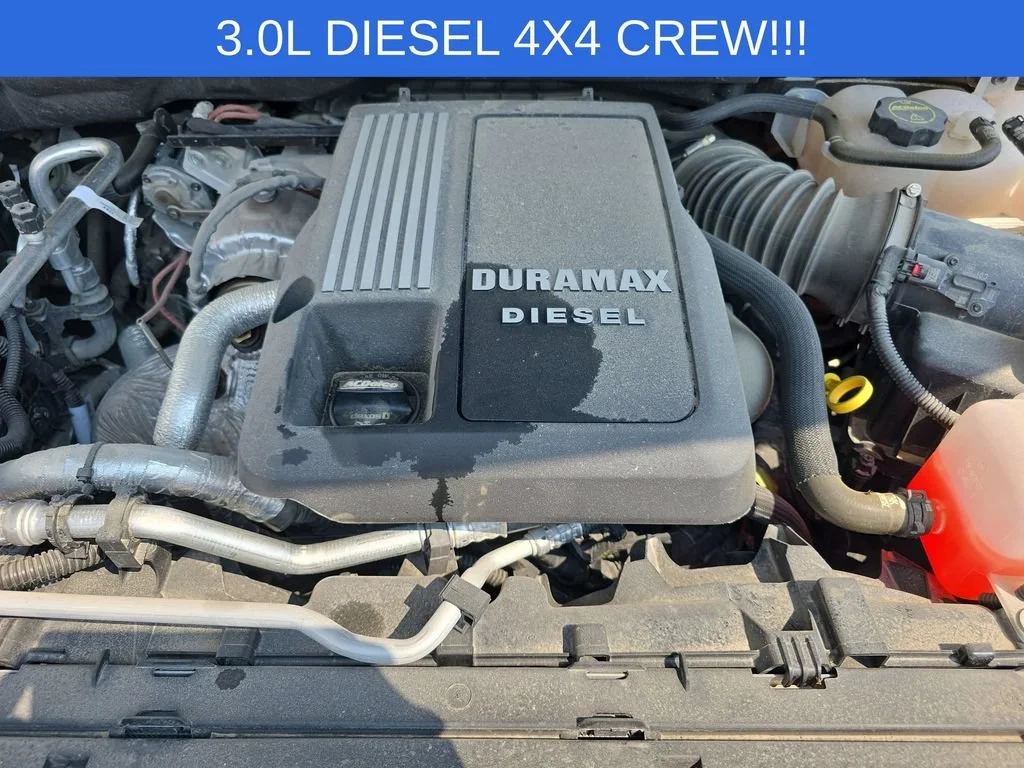 Used 2025 Summit White Chevrolet RST image 31