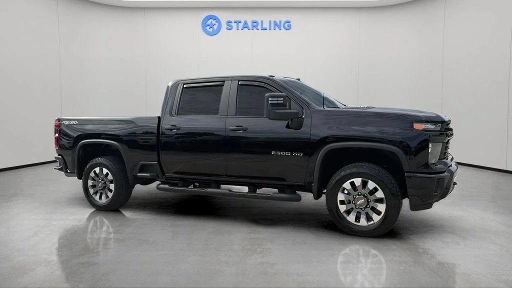 Used 2025 Black Chevrolet Custom image 12