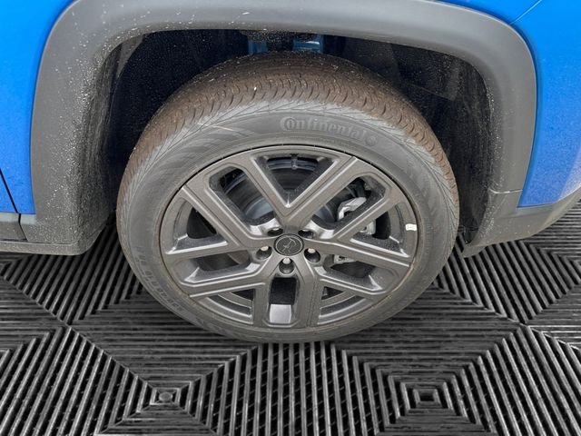 New 2025 Hydro Blue Pearl-Coat Exterior Paint Jeep Limited image 9