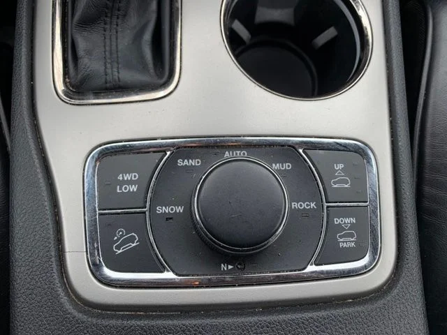 Used 2019 Silver Jeep Overland image 18