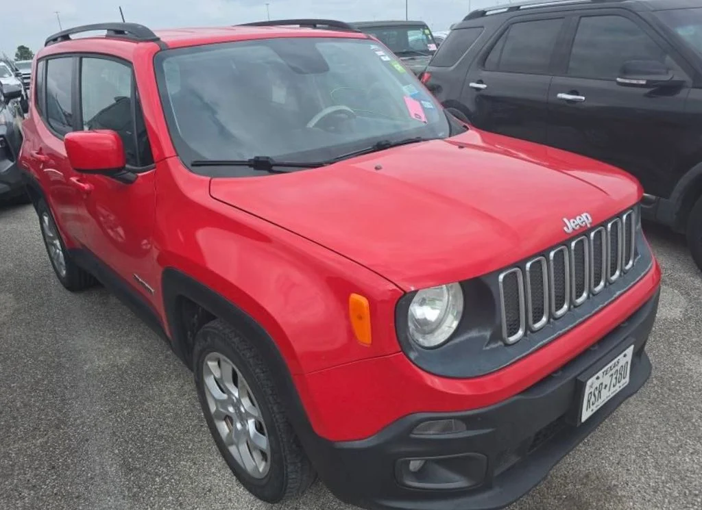 Used 2018 Red Jeep Latitude image 9