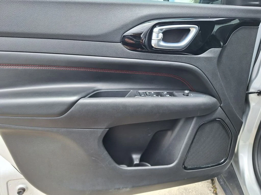 Used 2024 Silver Jeep Trailhawk image 33