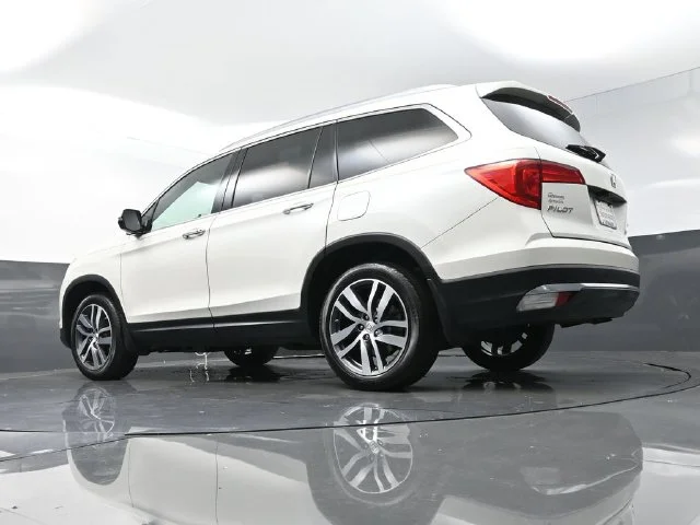 Used 2017 White Honda Touring image 53