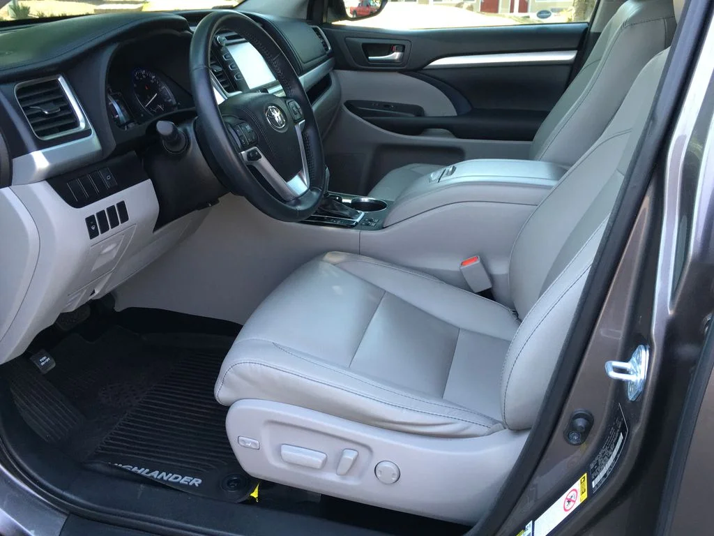 Used 2016 Gray Toyota XLE V6 image 22