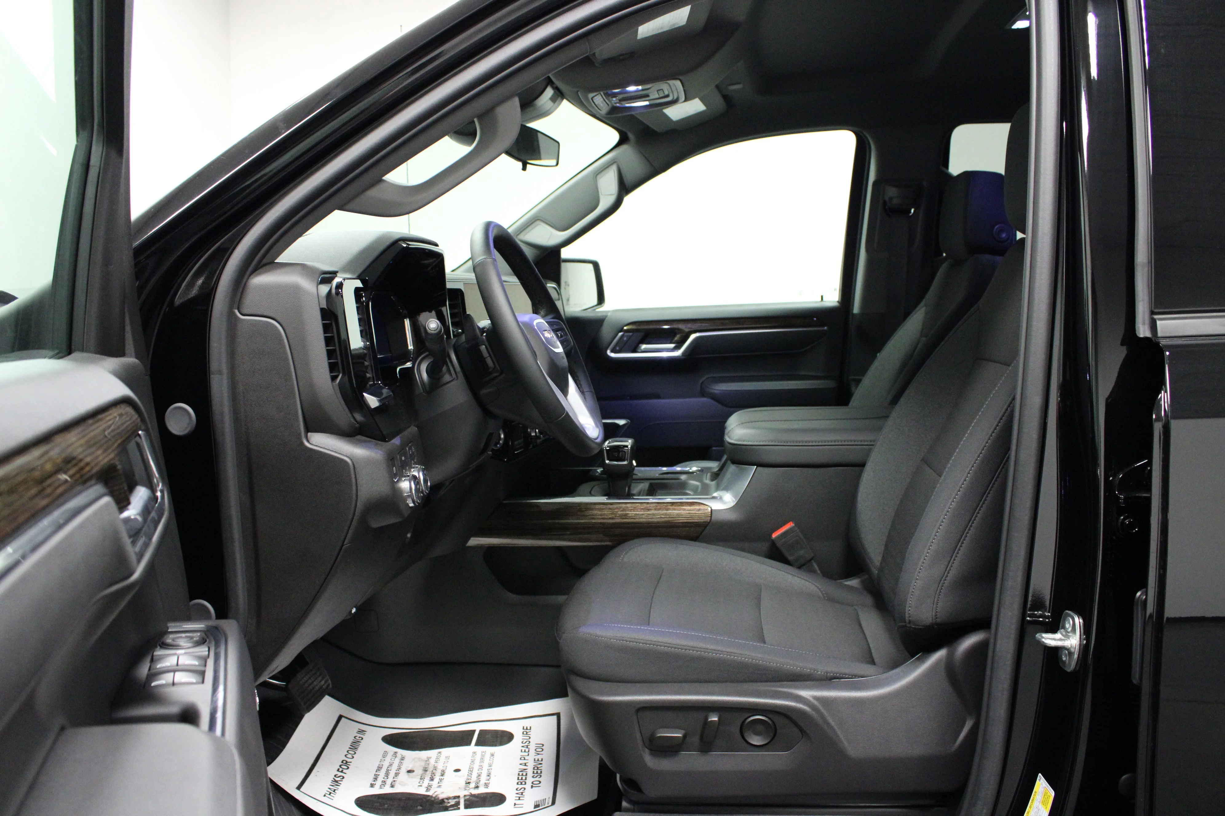 New 2025 Onyx Black GMC Elevation image 12