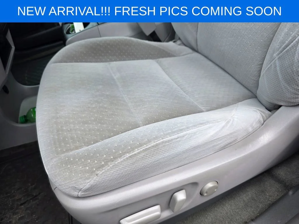 Used 2015 Gray Toyota LE 7 Passenger image 9
