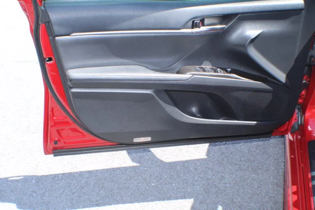 Used 2022 Supersonic Red/Midnight Black Metallic Toyota XSE image 6
