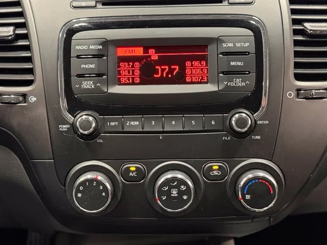 Used 2017 White Kia LX image 20
