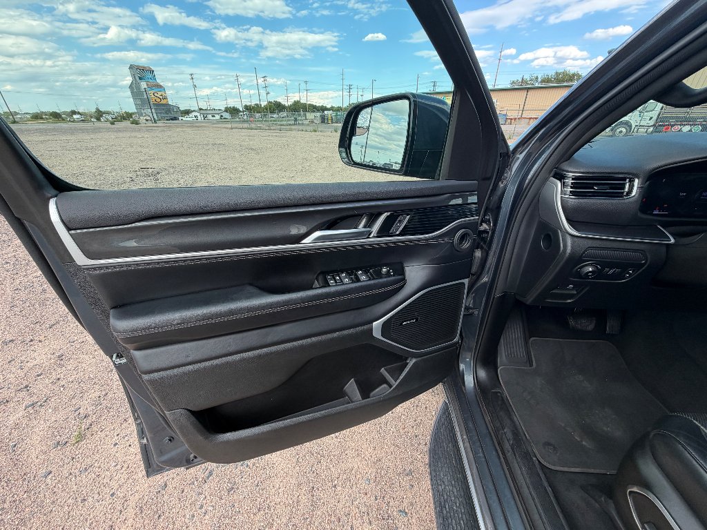 Used 2022 Baltic Gray Metallic Clearcoat Jeep Series I image 23