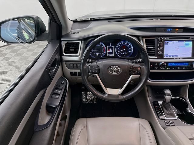 Used 2016 Blue Toyota XLE V6 image 23