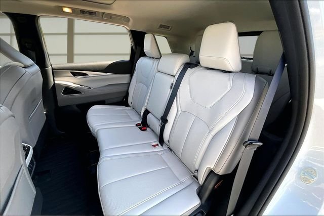 New 2027 RADIANT WHITE INFINITI LUXE image 26