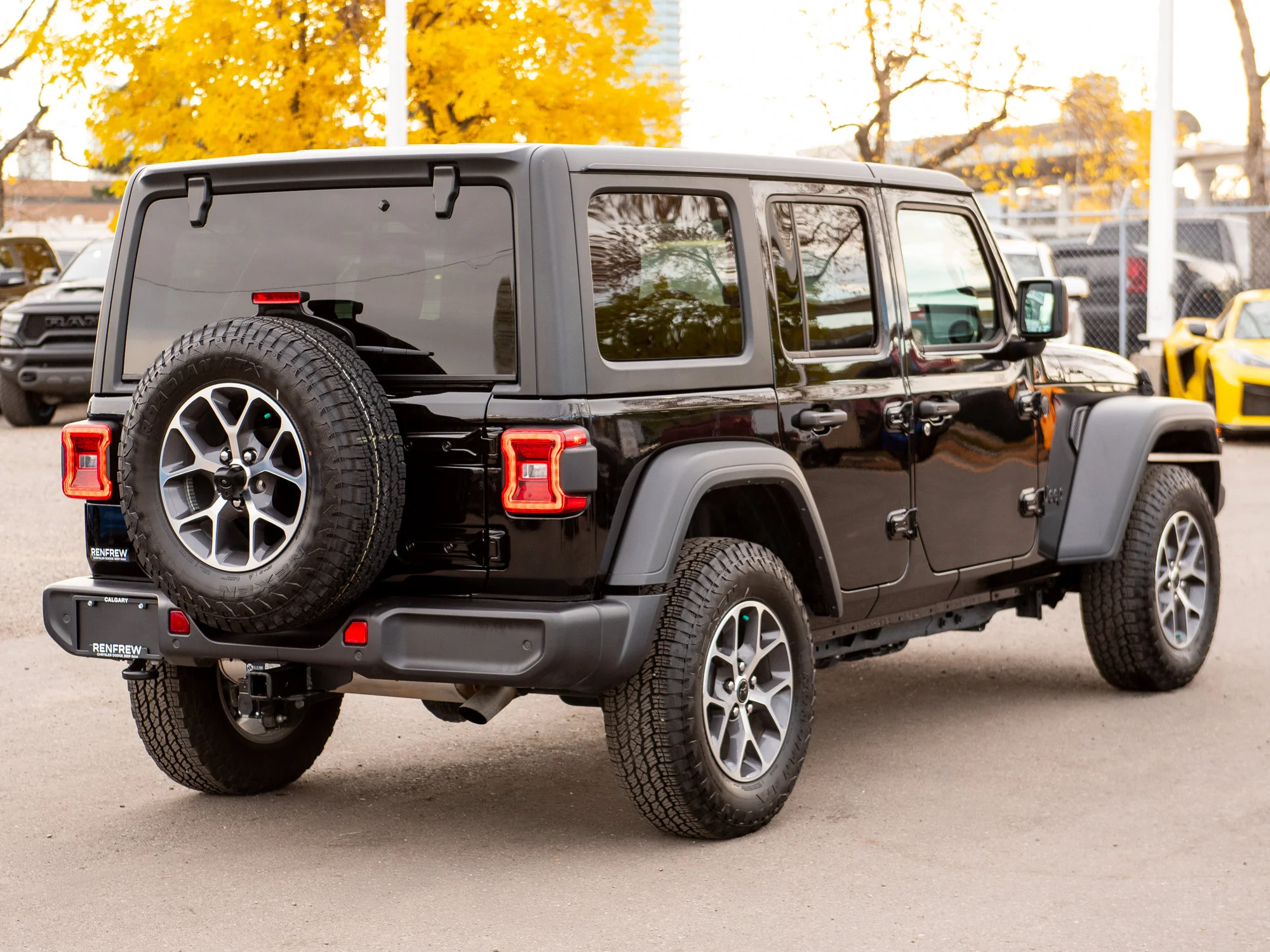 Used 2025 Black Jeep Sport S* 4 Door 4x4, LOW KM, Heated Seats & Wheel, Remote Start image 16
