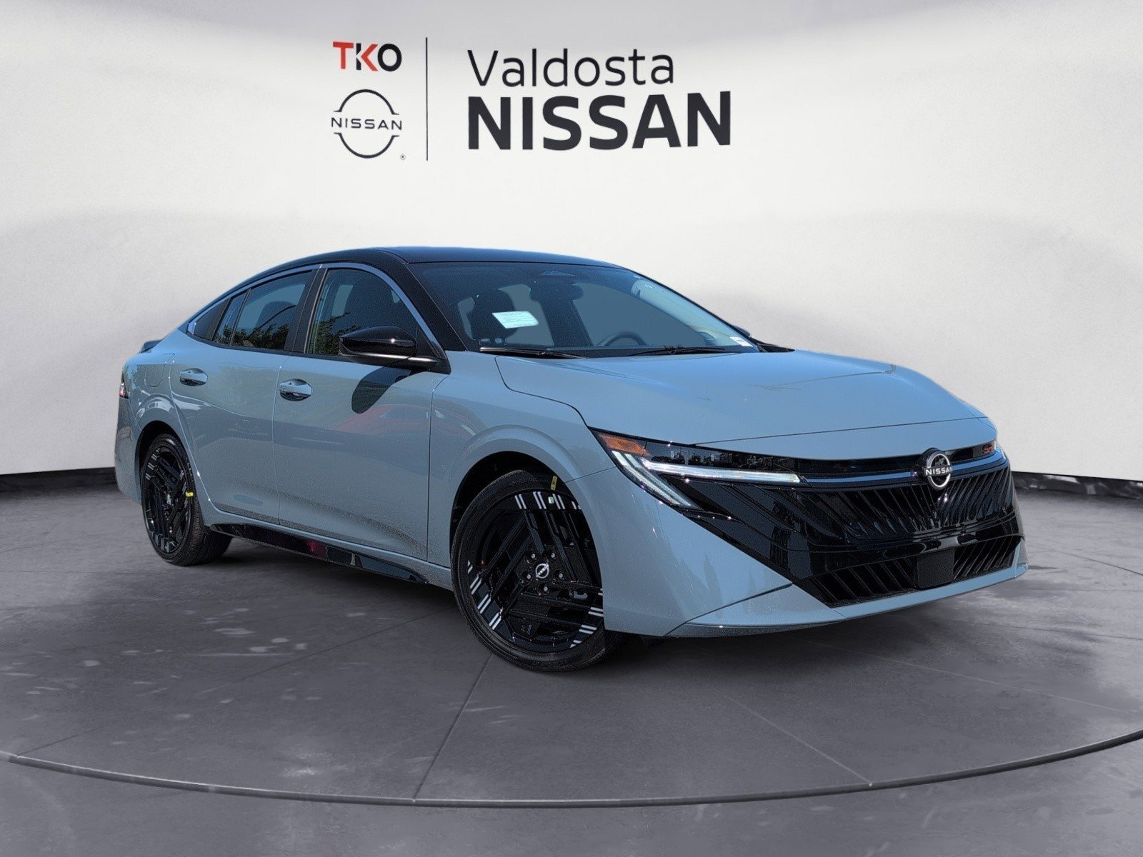 New 2026 Atlantic Gray Metallic / Super Black Two-tone Nissan SR image 2