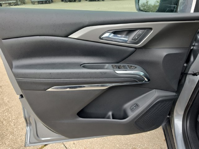 2027 Chevrolet Traverse LT - Photo 18