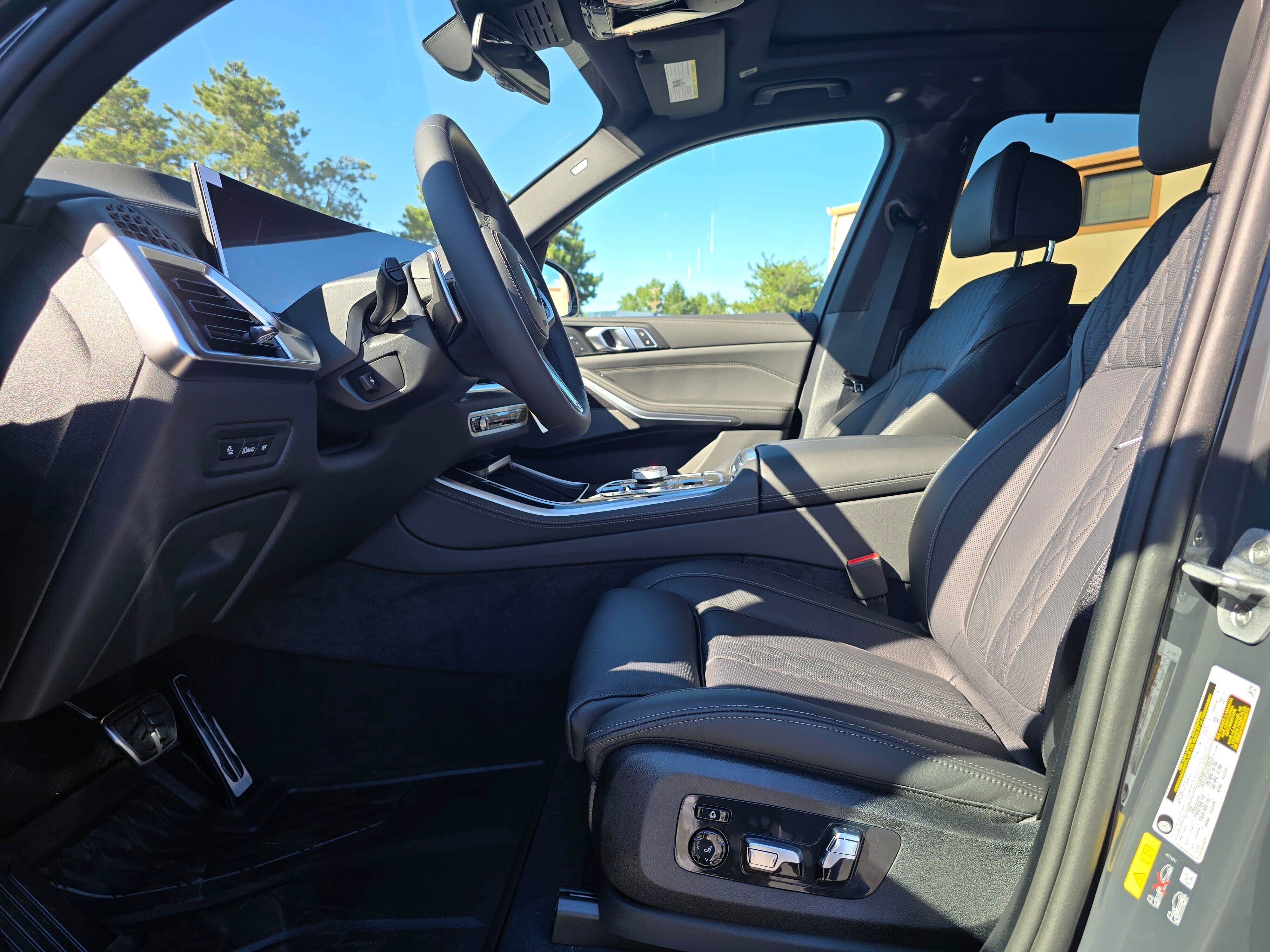 New 2026 Dravit Grey Metallic BMW xDrive50e image 10