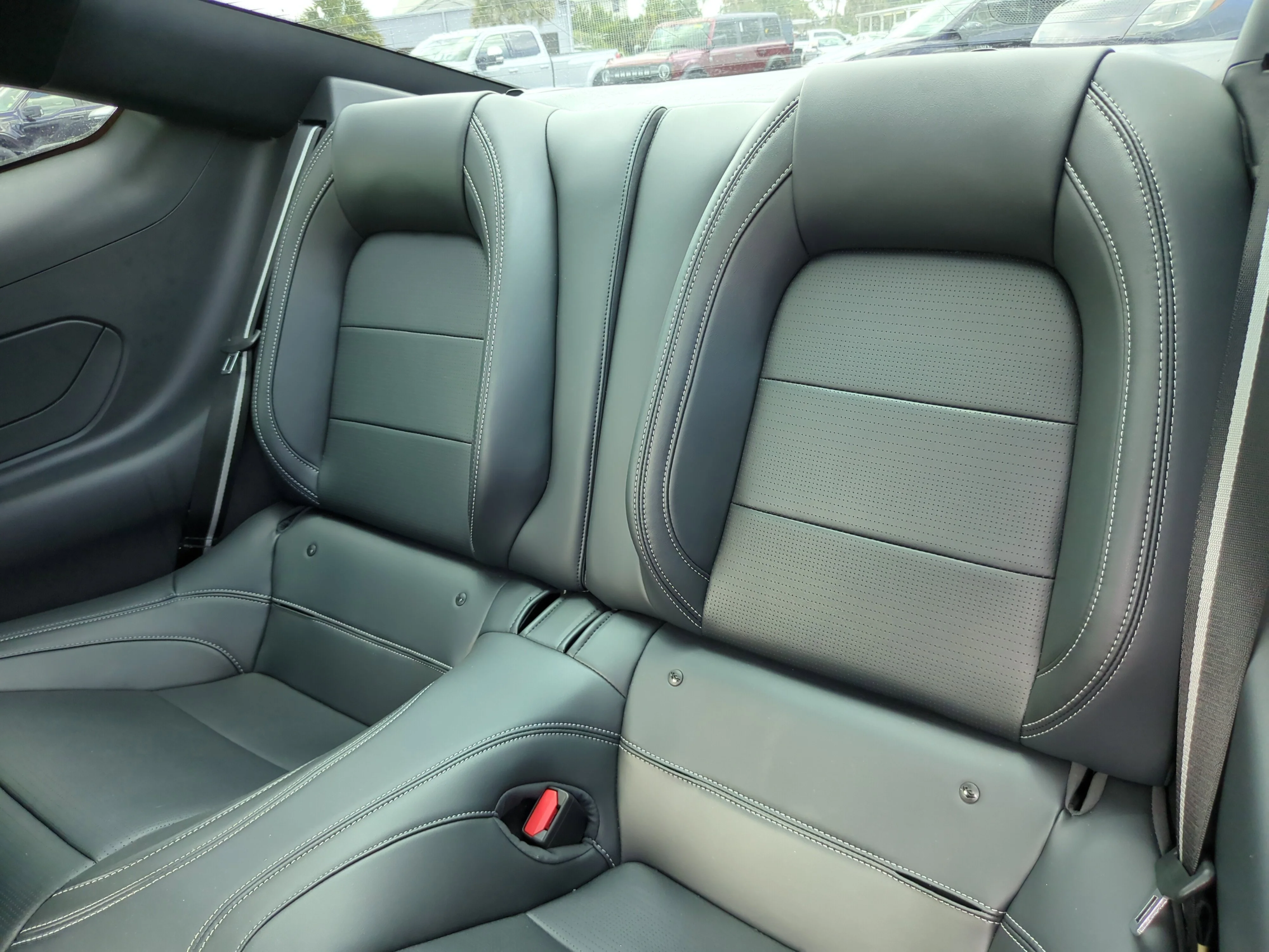 Used 2025 Vapor Blue Metallic Ford GT Premium image 21