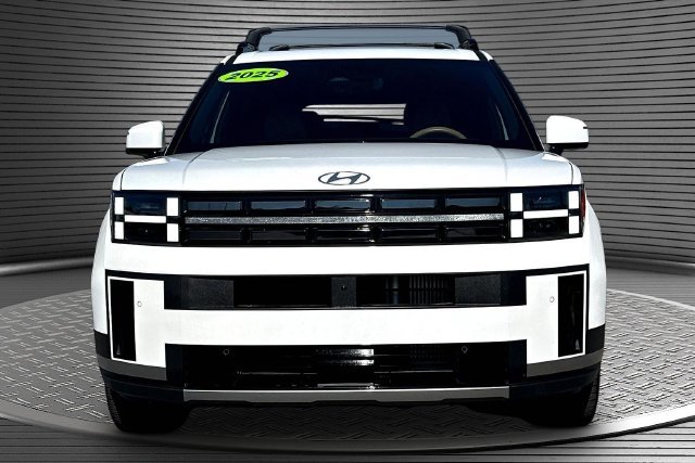 Used 2025 White Hyundai Limited image 2