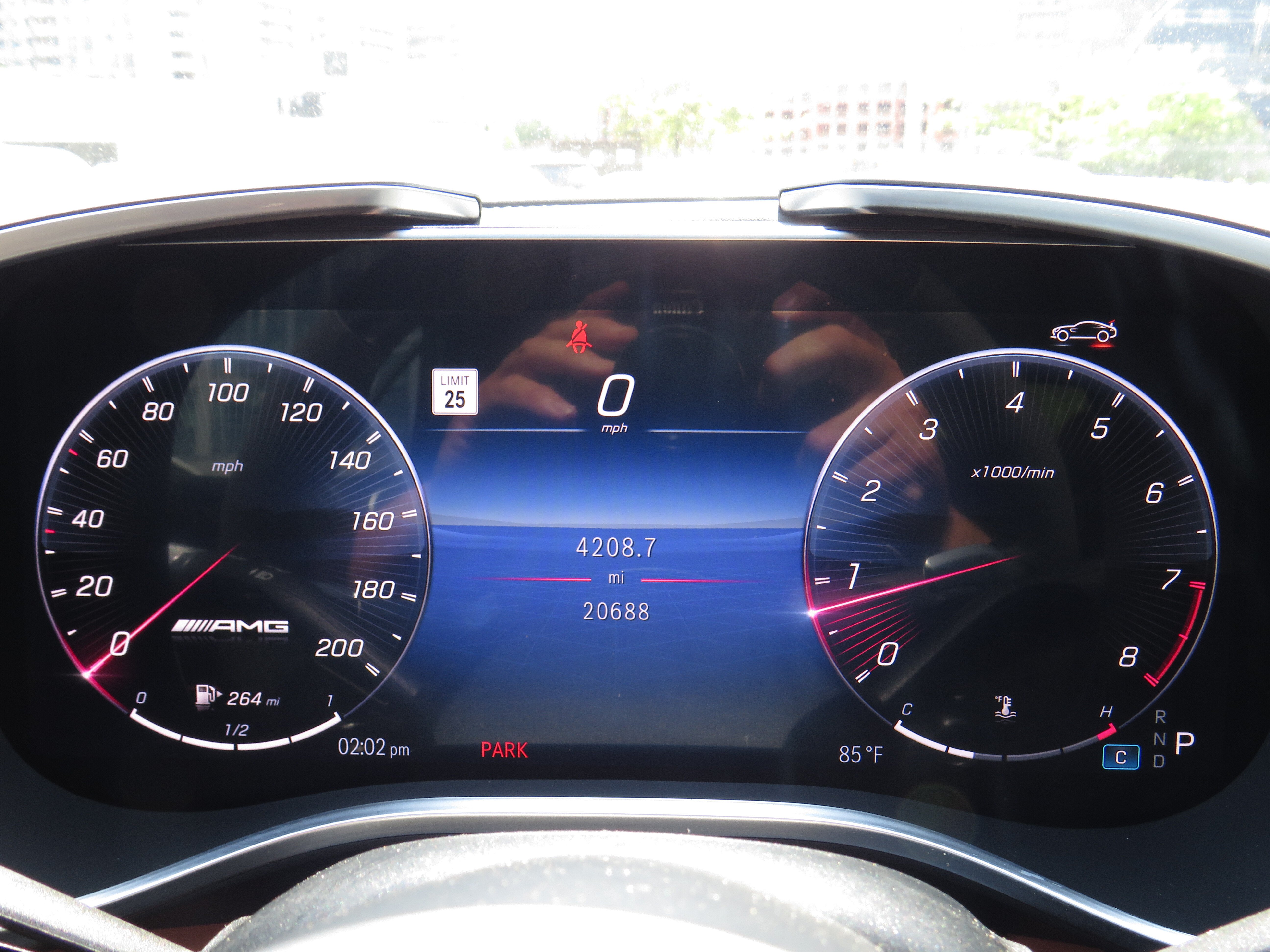 Certified Used 2022 MANUFAKTUR Moonlight White Metallic Mercedes-Benz AMG® SL 55 image 11