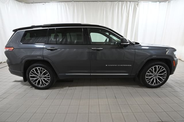 Used 2024 Gray Jeep Summit image 14