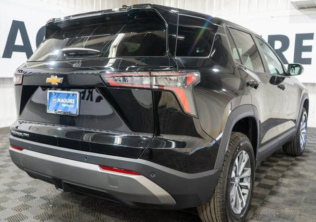 New 2027 Mosaic Black Metallic Chevrolet LT image 5