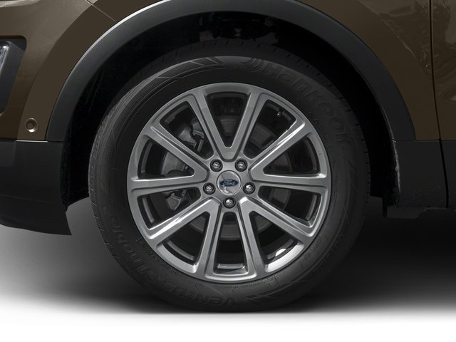 Used 2016  Ford Limited image 10