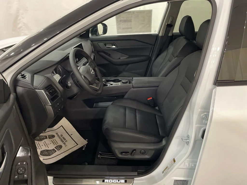 New 2026 Everest White Pearl TriCoat Nissan Dark Armor™ image 12