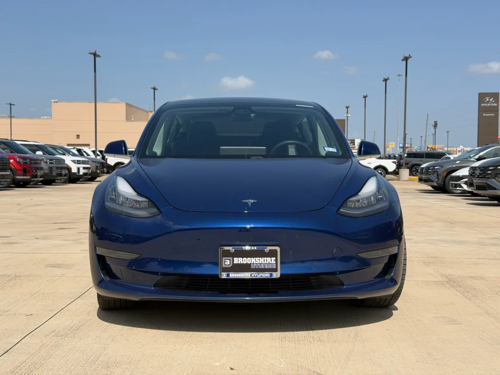 Used 2020  Tesla Standard Range image 9
