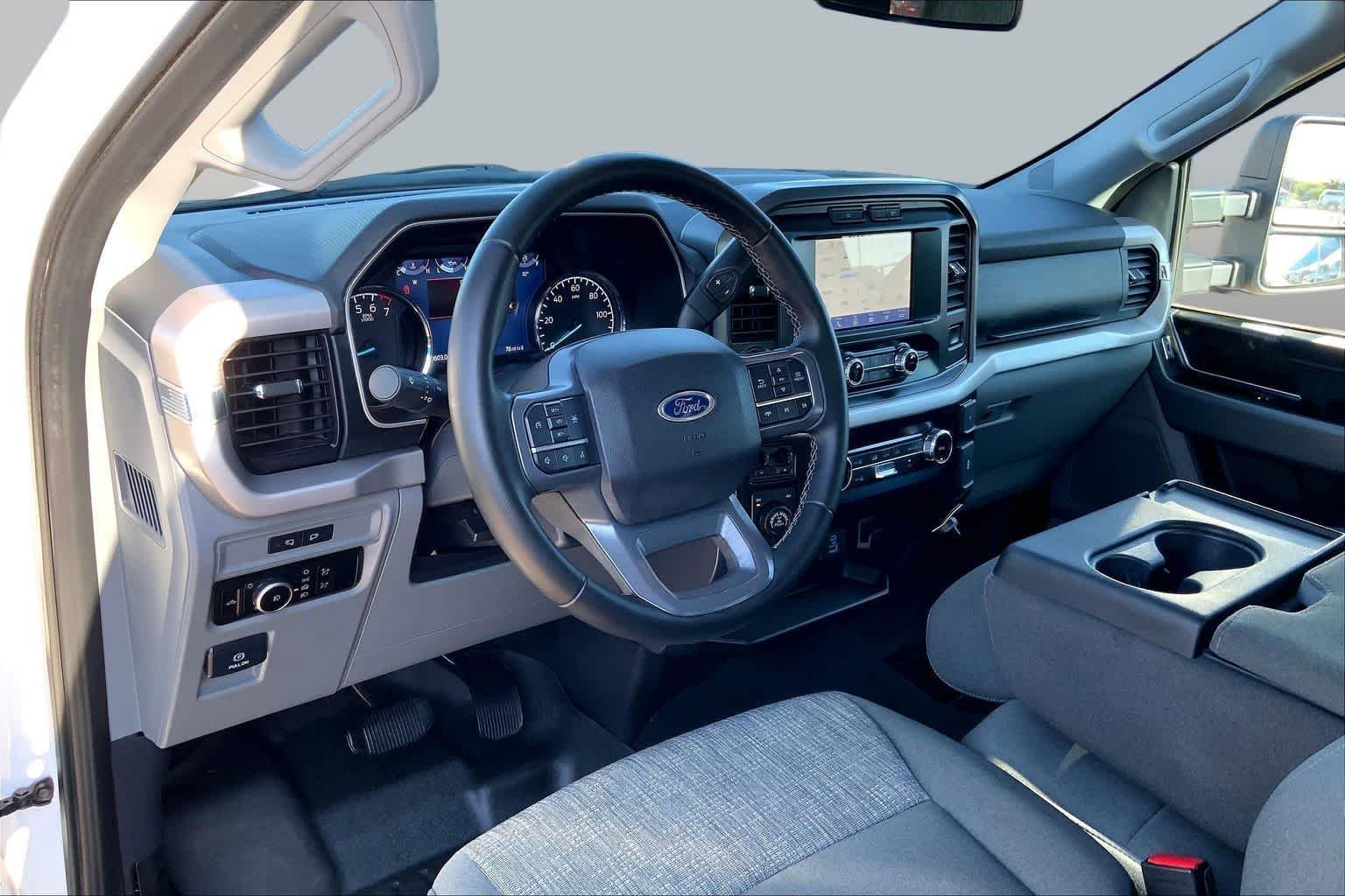 Used 2023 Oxford White Ford XLT image 18