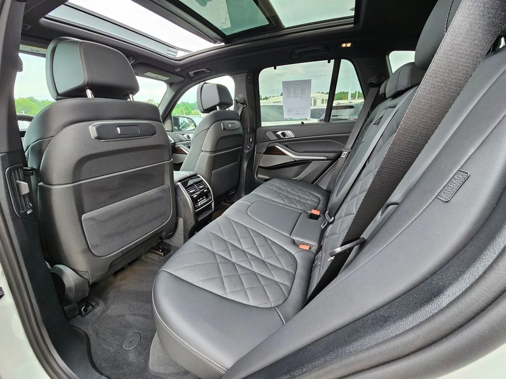 Certified Used 2026 White BMW M60i image 20