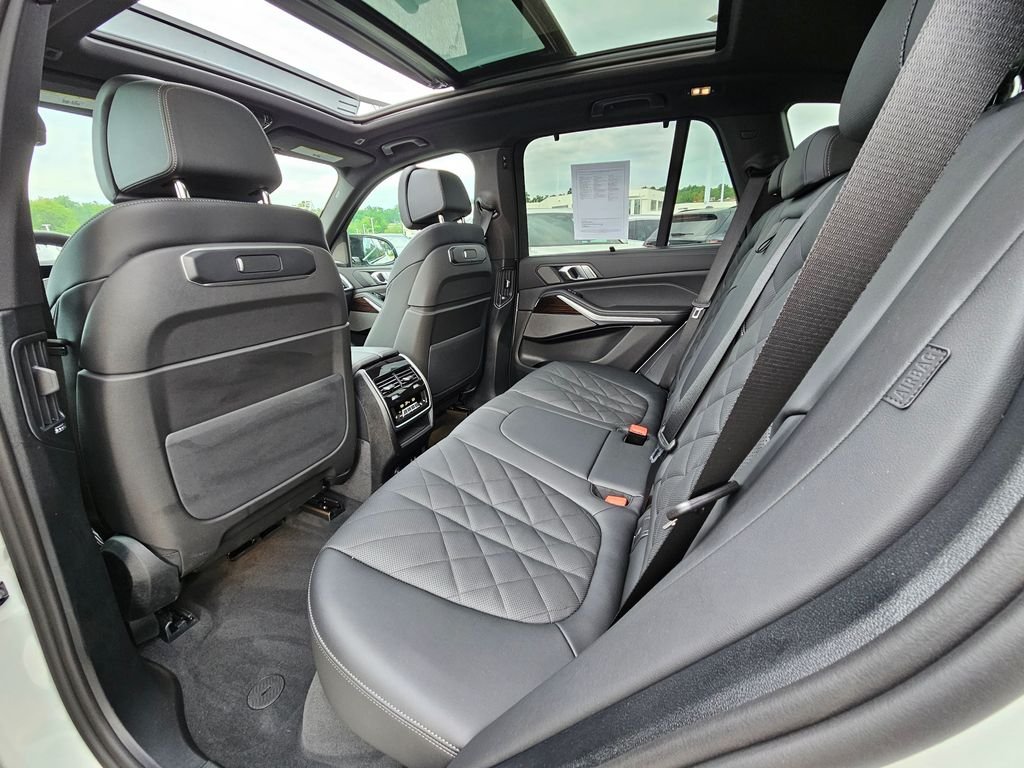 Certified Used 2026 Alpine White BMW M60i image 20
