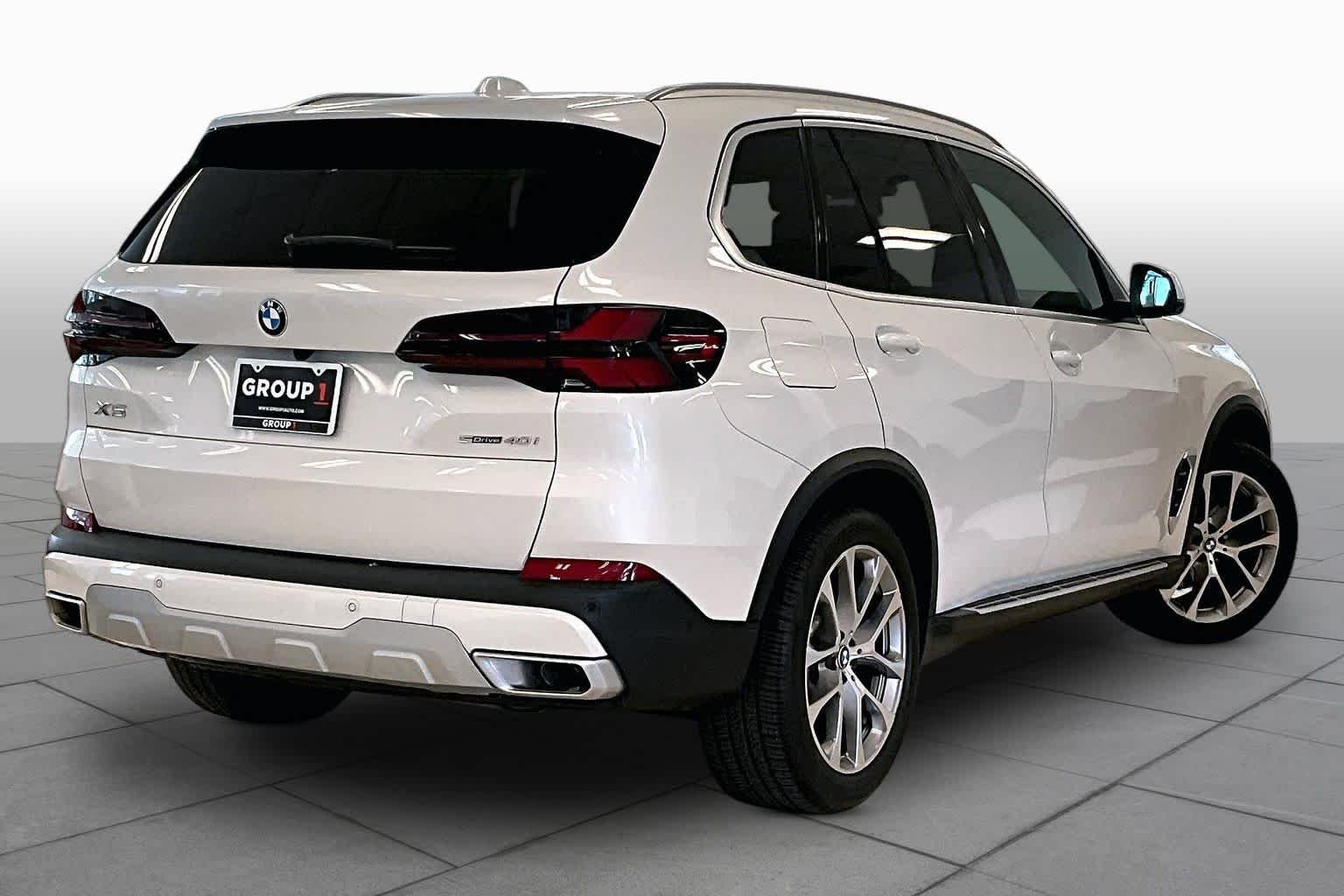 Used 2025 Mineral White Metallic BMW sDrive40i image 12