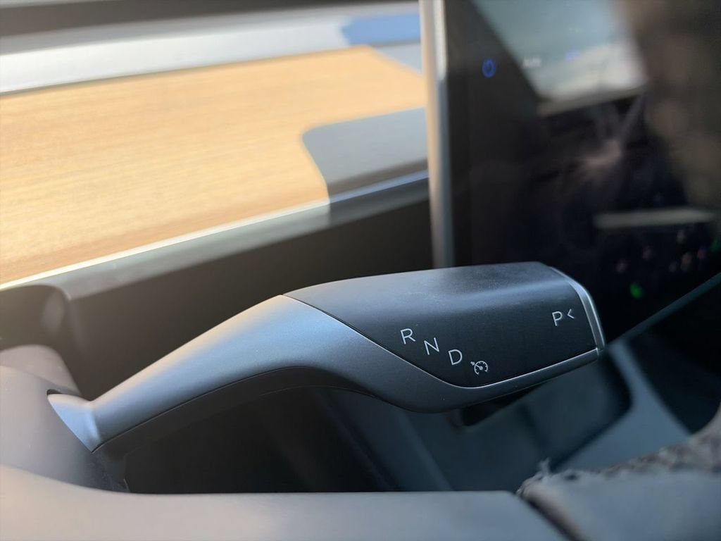 Used 2024  Tesla Long Range image 24