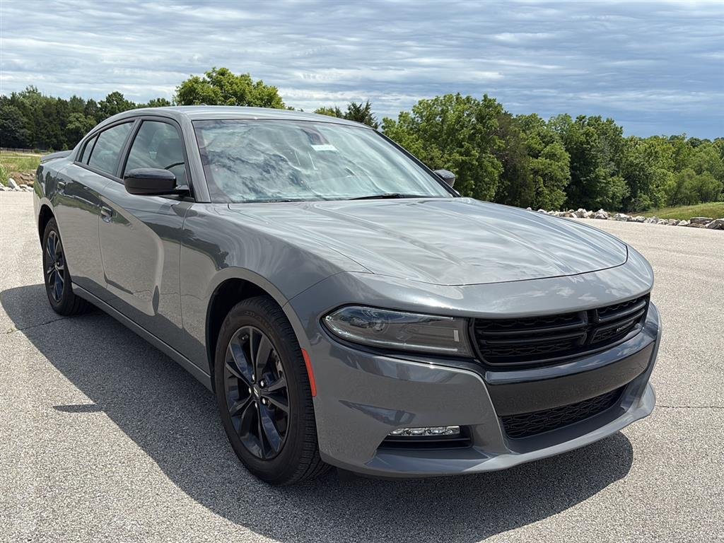 Used 2023 GRAY DODGE SXT AWD image 3