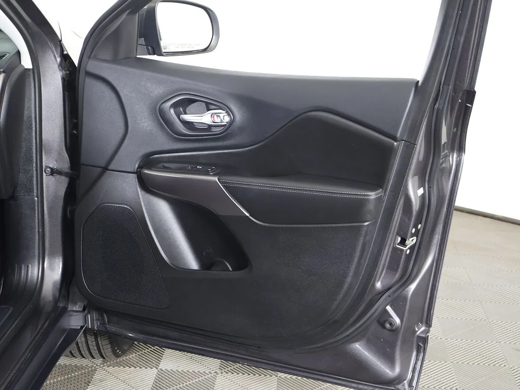Used 2019 Gray Jeep Limited image 25
