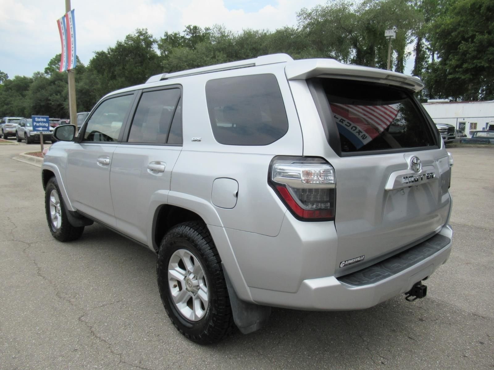 Used 2018 Silver Toyota SR5 image 5