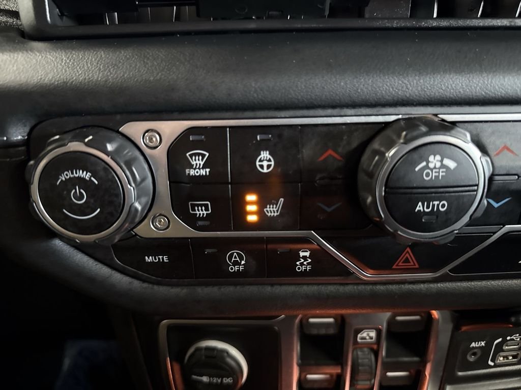 Used 2024 Bright White Clearcoat Jeep Sahara image 32