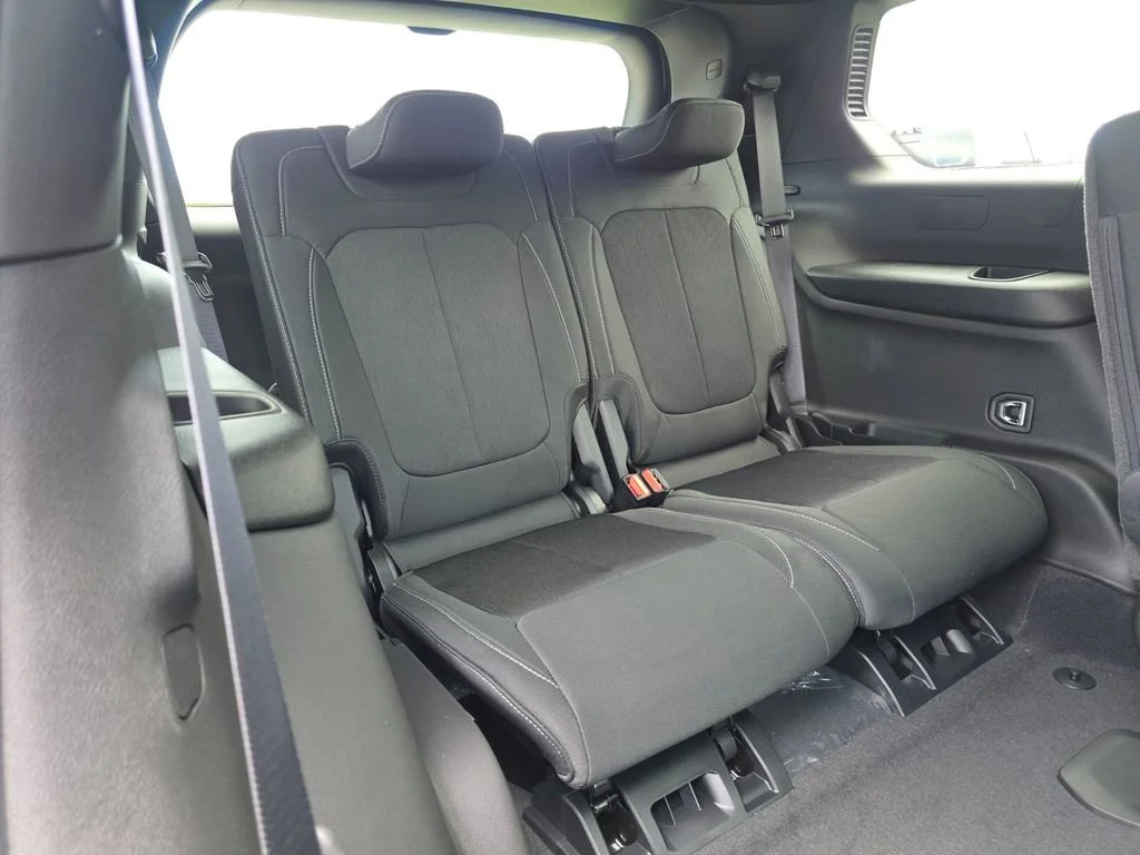 New 2026 Silver Zynith Exterior Paint Jeep Laredo image 19