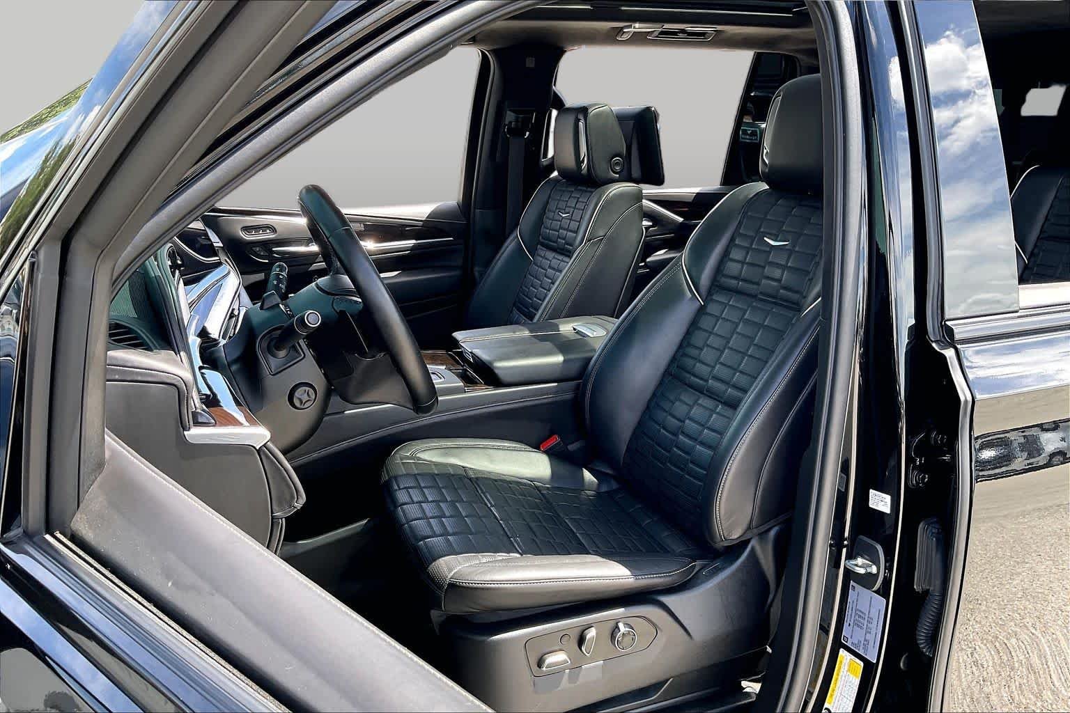 Used 2021 Black Raven Cadillac Sport Platinum image 8