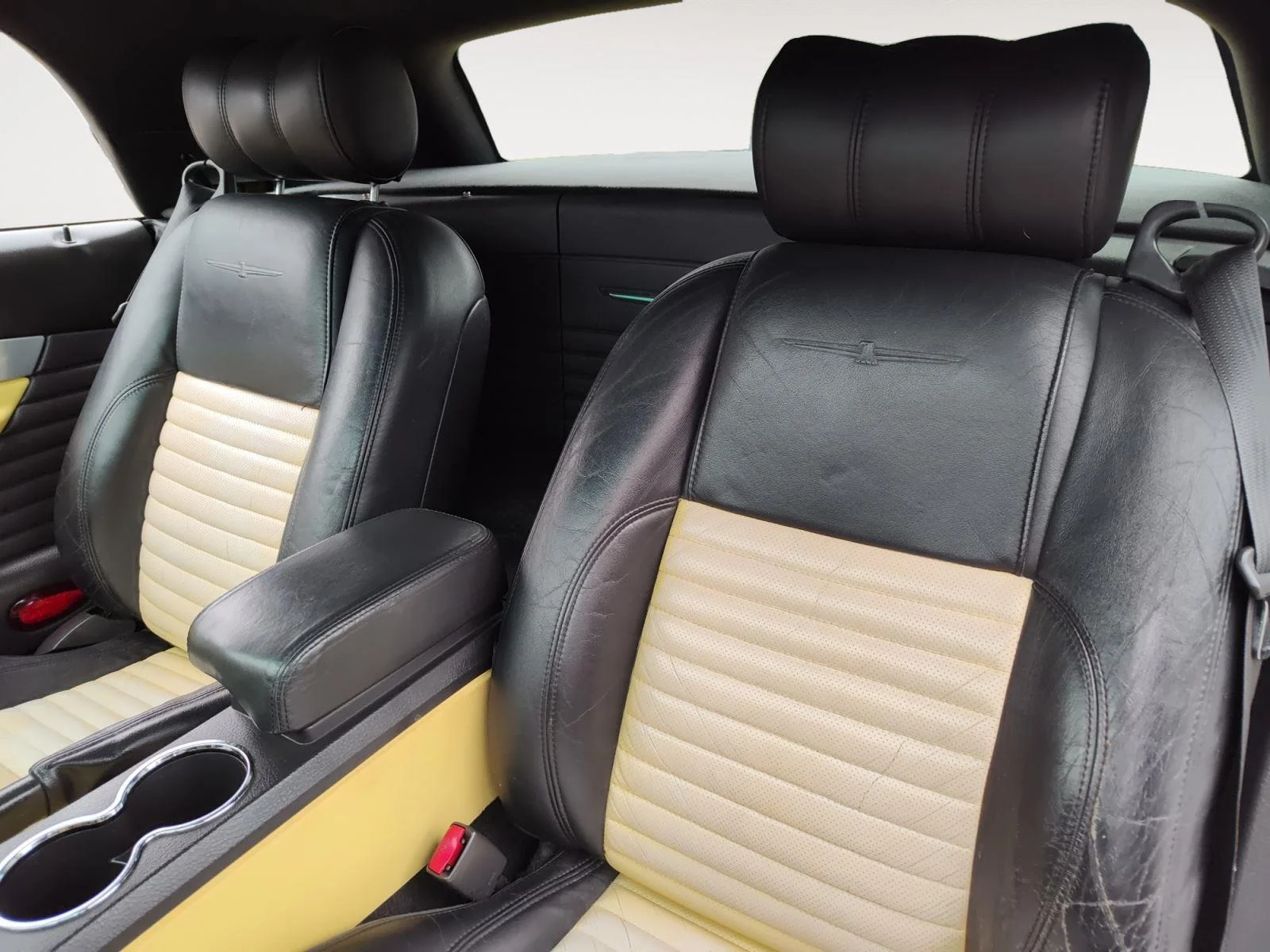 Used 2002 Inspiration Yellow Ford Deluxe image 13
