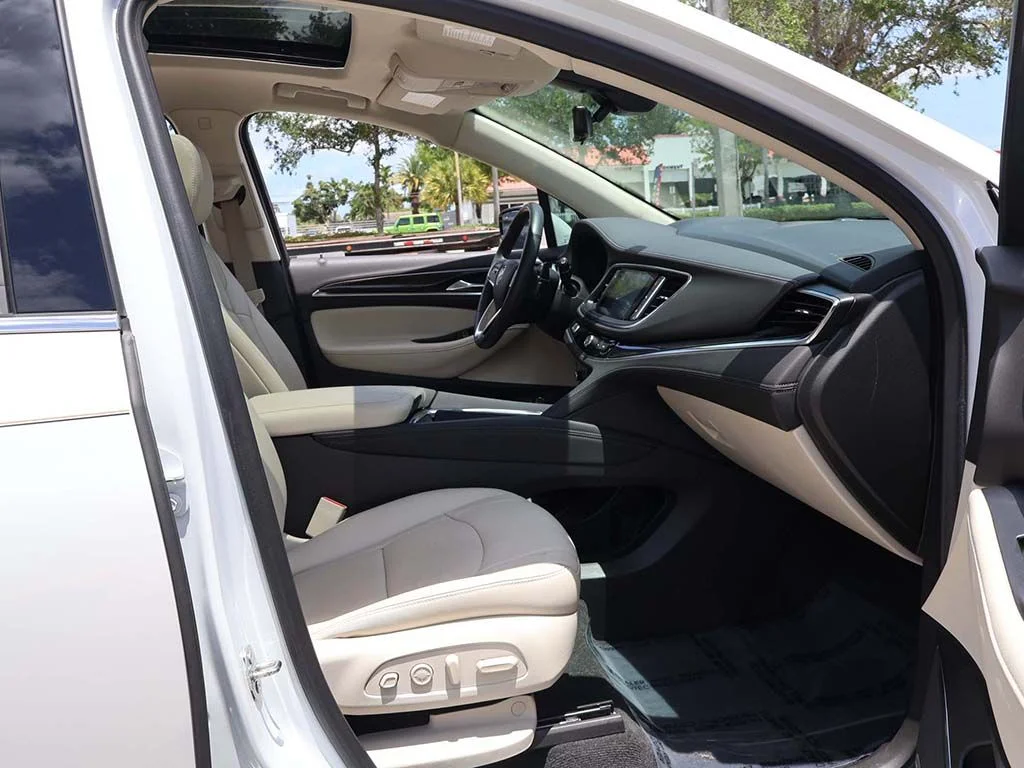 Used 2023 White Buick Premium Group image 35