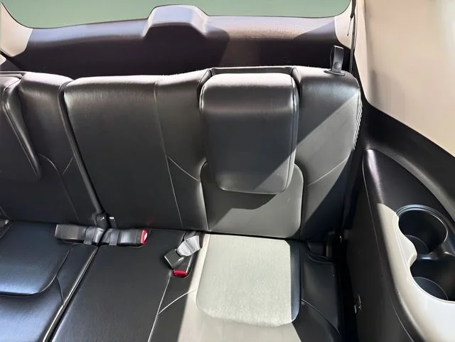 Used 2023 Silver Nissan SL image 17